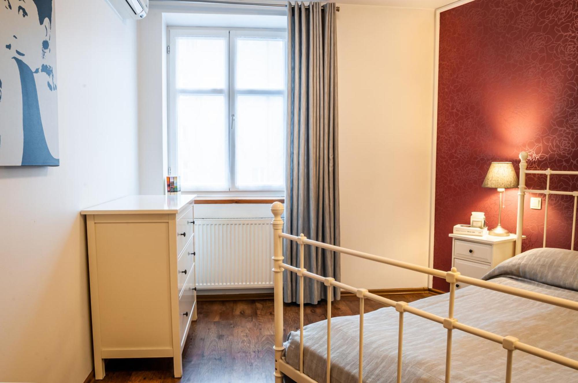 Home & Travel Lodz  Room photo